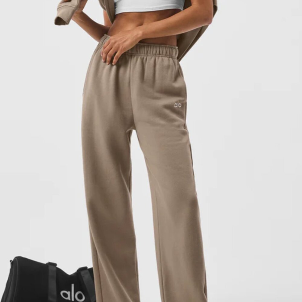 ALO Yoga Accolade Straight Leg Sweatpant